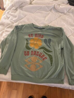 Women’s Sage Graphic Long-Sleeve Tee - Be Kind to Nature